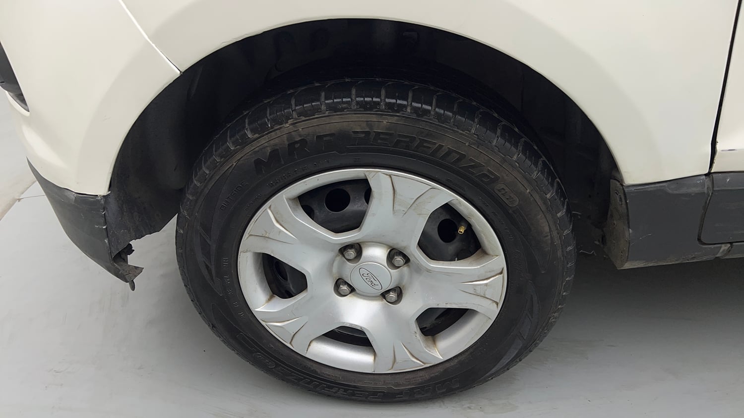 Used 2016 Ford EcoSport Trend 1.5L Ti-VCT Petrol Manual tyres LEFT FRONT TYRE RIM VIEW