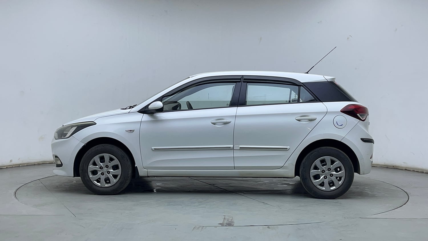 Used 2015 Hyundai Elite i20 Magna 1.2 Petrol Manual exterior LEFT SIDE VIEW