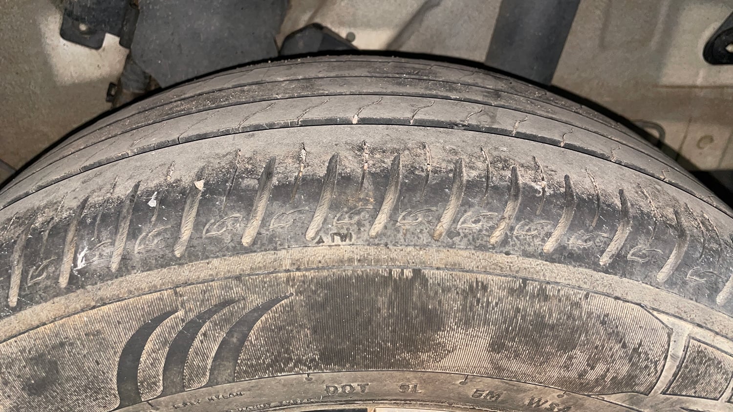 Used 2022 Hyundai Venue SX 1.5 CRDi Diesel Manual tyres LEFT REAR TYRE TREAD VIEW
