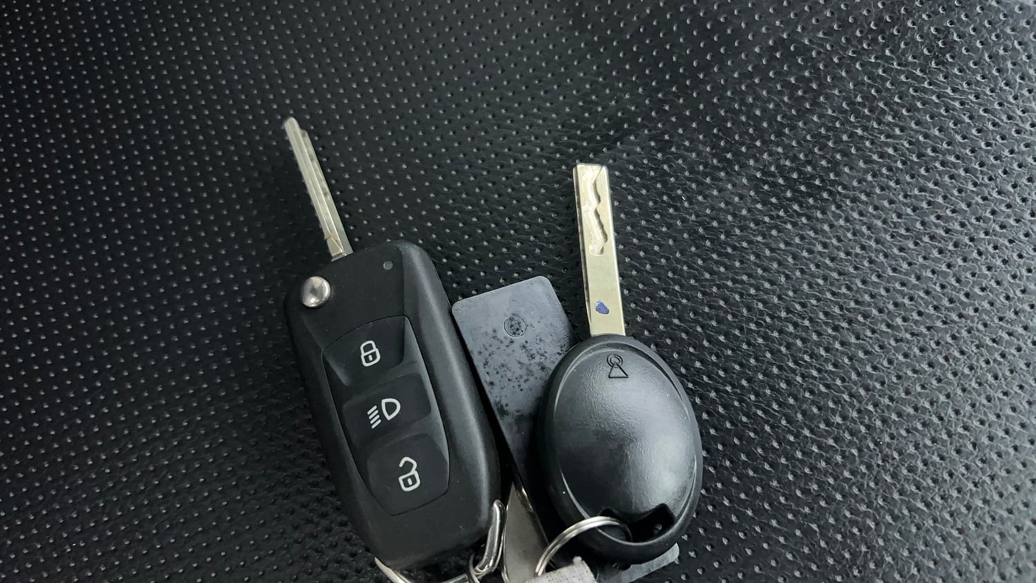Used 2025 Tata Tiago XZA Petrol Automatic extra CAR KEY VIEW