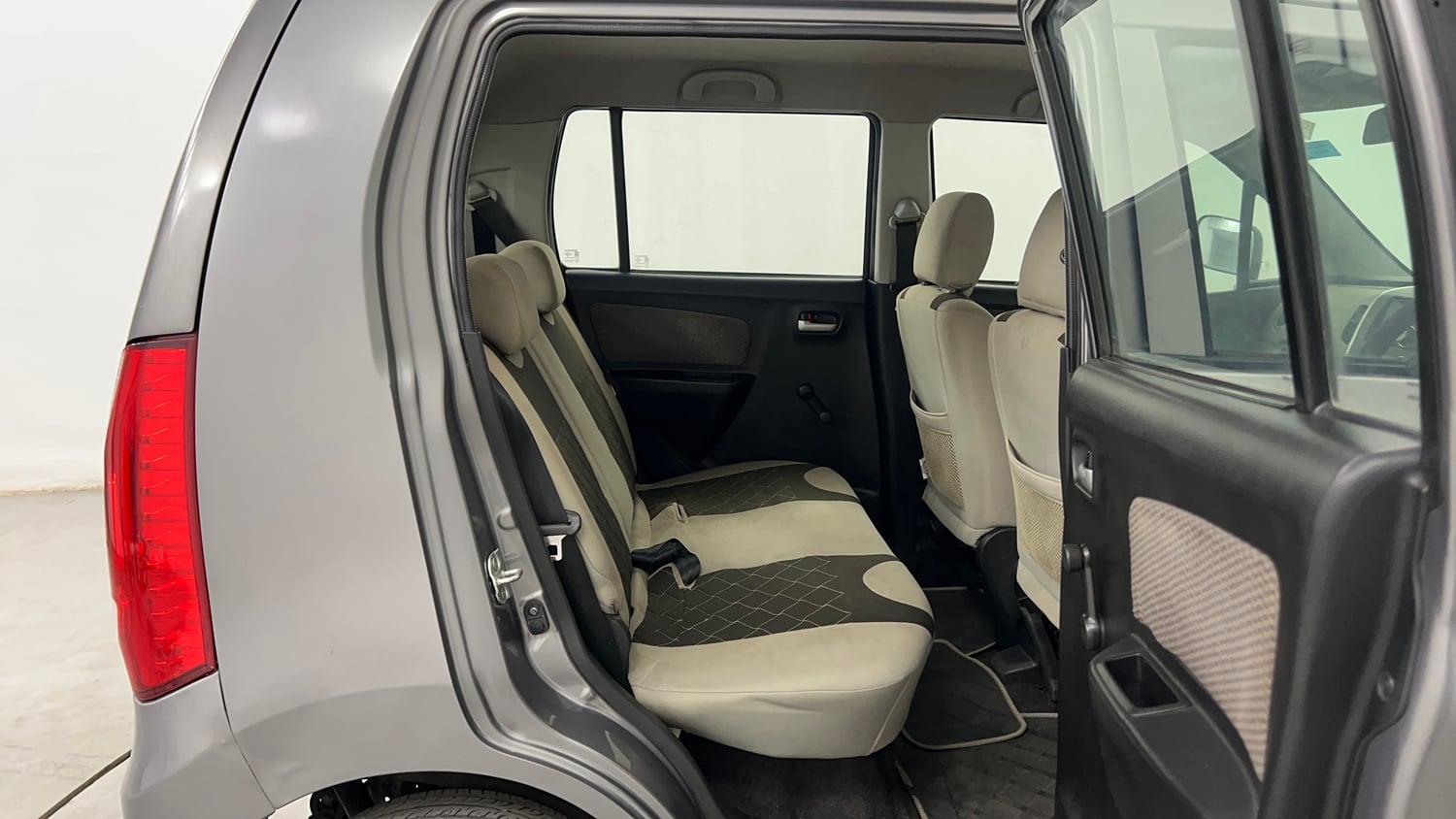Used 2013 Maruti Suzuki Wagon R LXI CNG Cng Manual interior RIGHT SIDE REAR DOOR CABIN VIEW