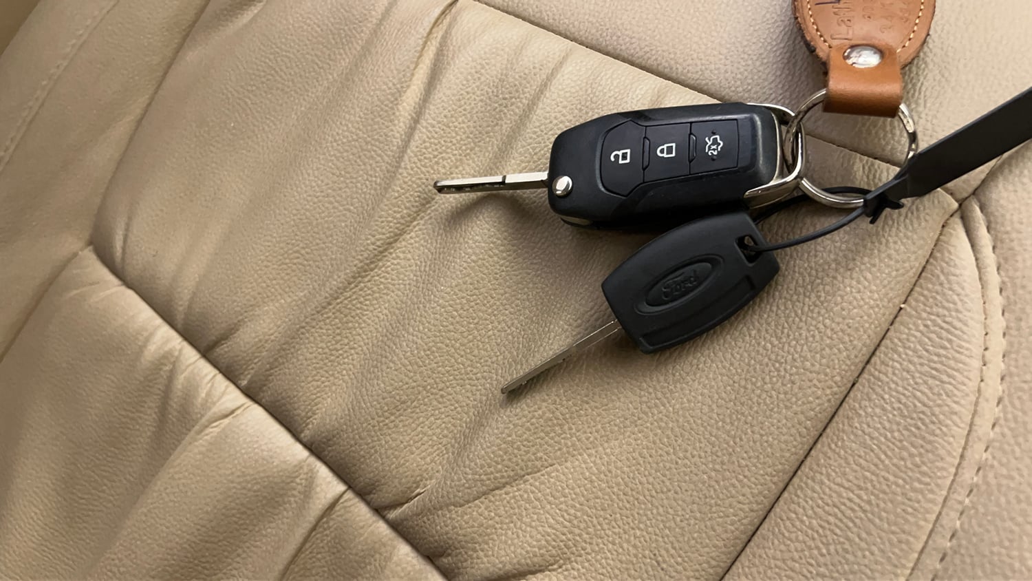 Used 2016 Ford Figo Aspire Titanium 1.2 Ti-VCT Petrol Manual extra CAR KEY VIEW
