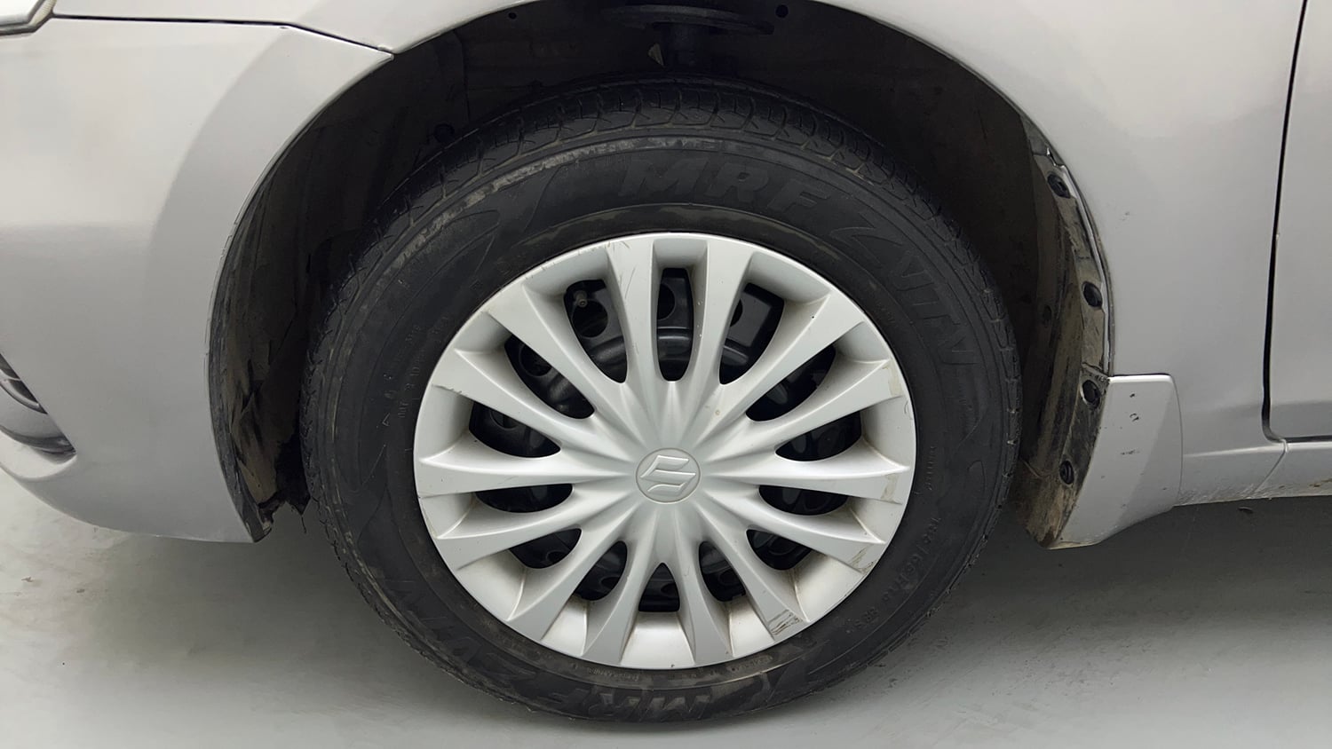 Used 2019 Maruti Suzuki Ciaz Sigma Hybrid 1.5 Petrol Manual tyres LEFT FRONT TYRE RIM VIEW