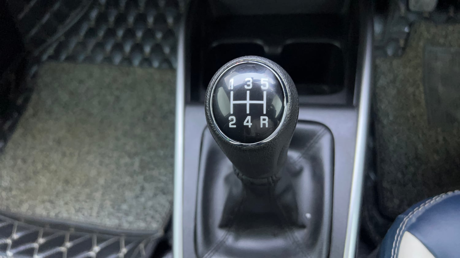 Used 2022 Maruti Suzuki Baleno Alpha MT Petrol Manual interior GEAR  KNOB VIEW