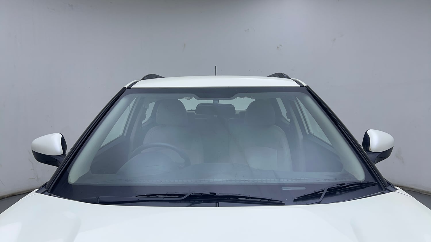 Used 2021 Mahindra XUV 300 W6 1.2 Petrol Petrol Manual exterior FRONT WINDSHIELD VIEW
