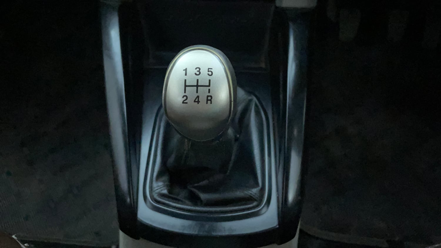 Used 2014 Ford EcoSport Titanium 1.5 TDCi Diesel Manual interior GEAR  KNOB VIEW