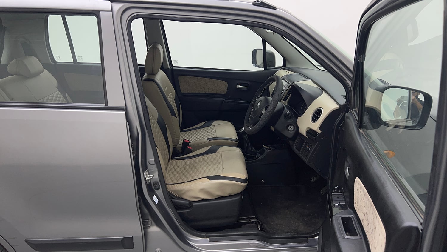 Used 2018 Maruti Suzuki Wagon R VXI Petrol Manual interior RIGHT SIDE FRONT DOOR CABIN VIEW