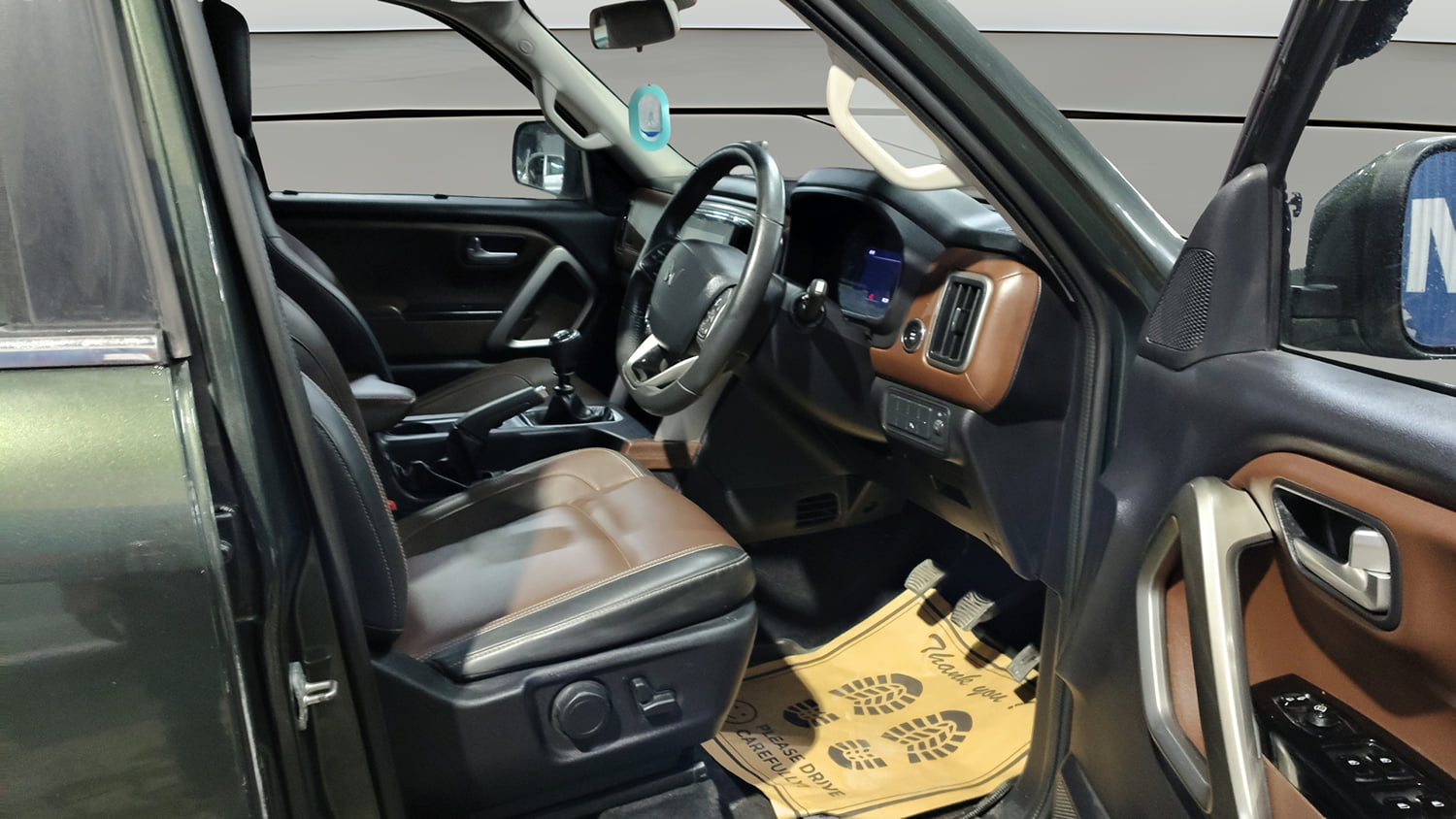 Used 2022 Mahindra Scorpio N Z8 L Petrol MT 7 STR Petrol Manual interior RIGHT SIDE FRONT DOOR CABIN VIEW