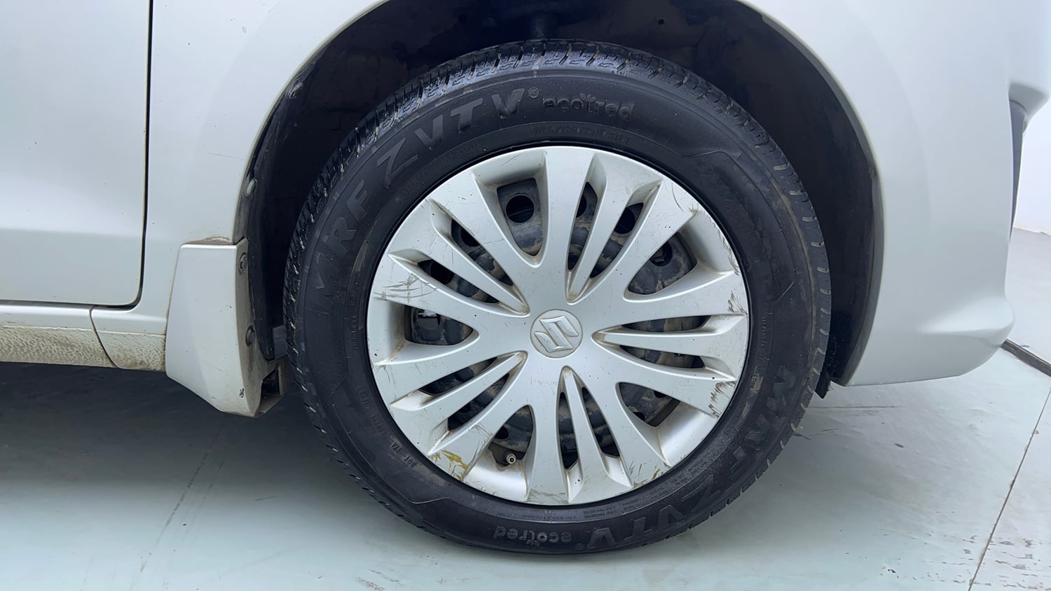Used 2015 Maruti Suzuki Ertiga Vxi Petrol Manual tyres RIGHT FRONT TYRE RIM VIEW