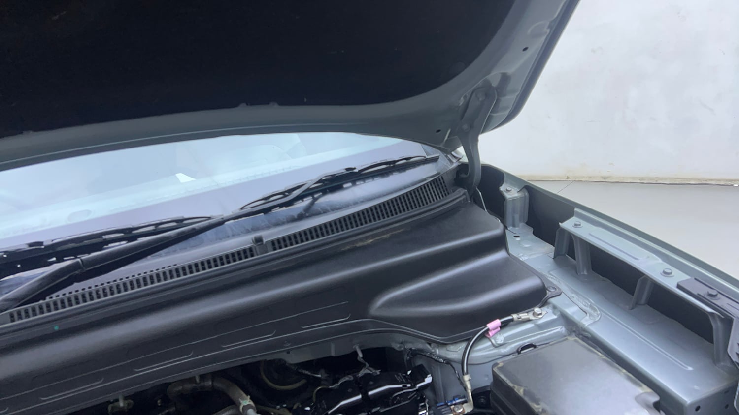 Used 2025 Hyundai Creta 1.5 MPi Petrol IVT SX(O) Petrol Automatic engine ENGINE LEFT SIDE HINGE & APRON VIEW