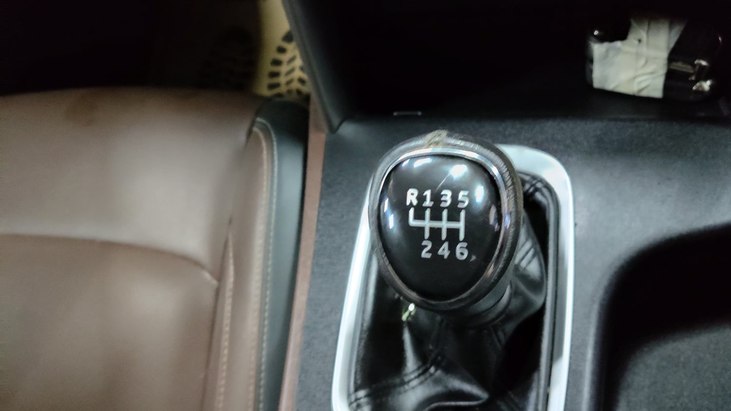 Used 2022 Mahindra Scorpio N Z8 L Petrol MT 7 STR Petrol Manual interior GEAR  KNOB VIEW