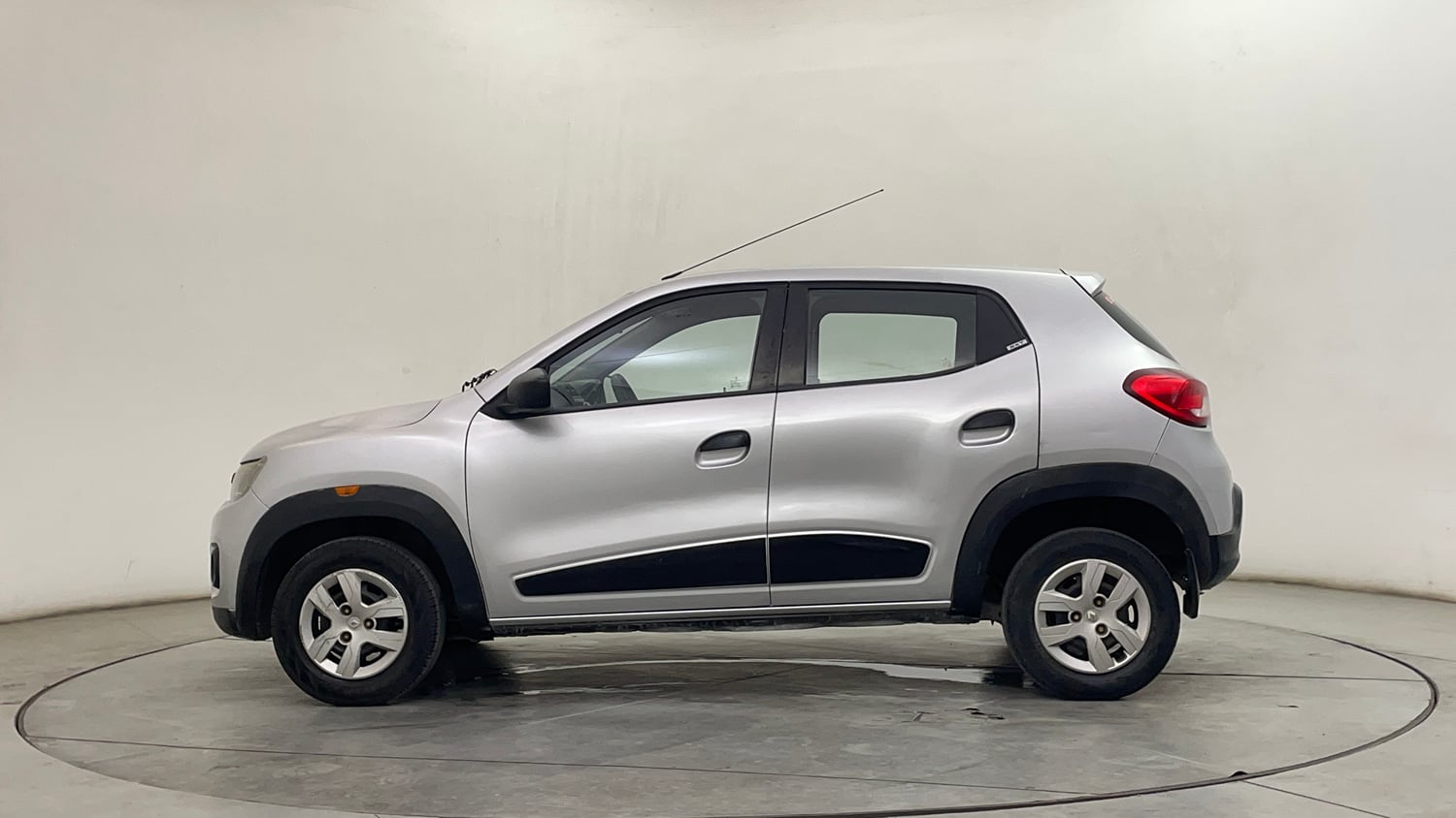 Used 2017 Renault Kwid RXT Petrol Manual exterior LEFT SIDE VIEW