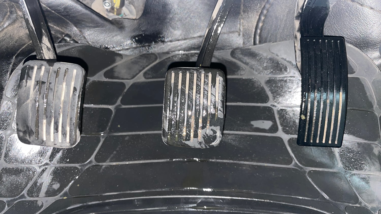 Used 2021 Hyundai Grand i10 Nios Sportz Petrol+cng(outside fitted) Cng Manual interior PEDALS VIEW