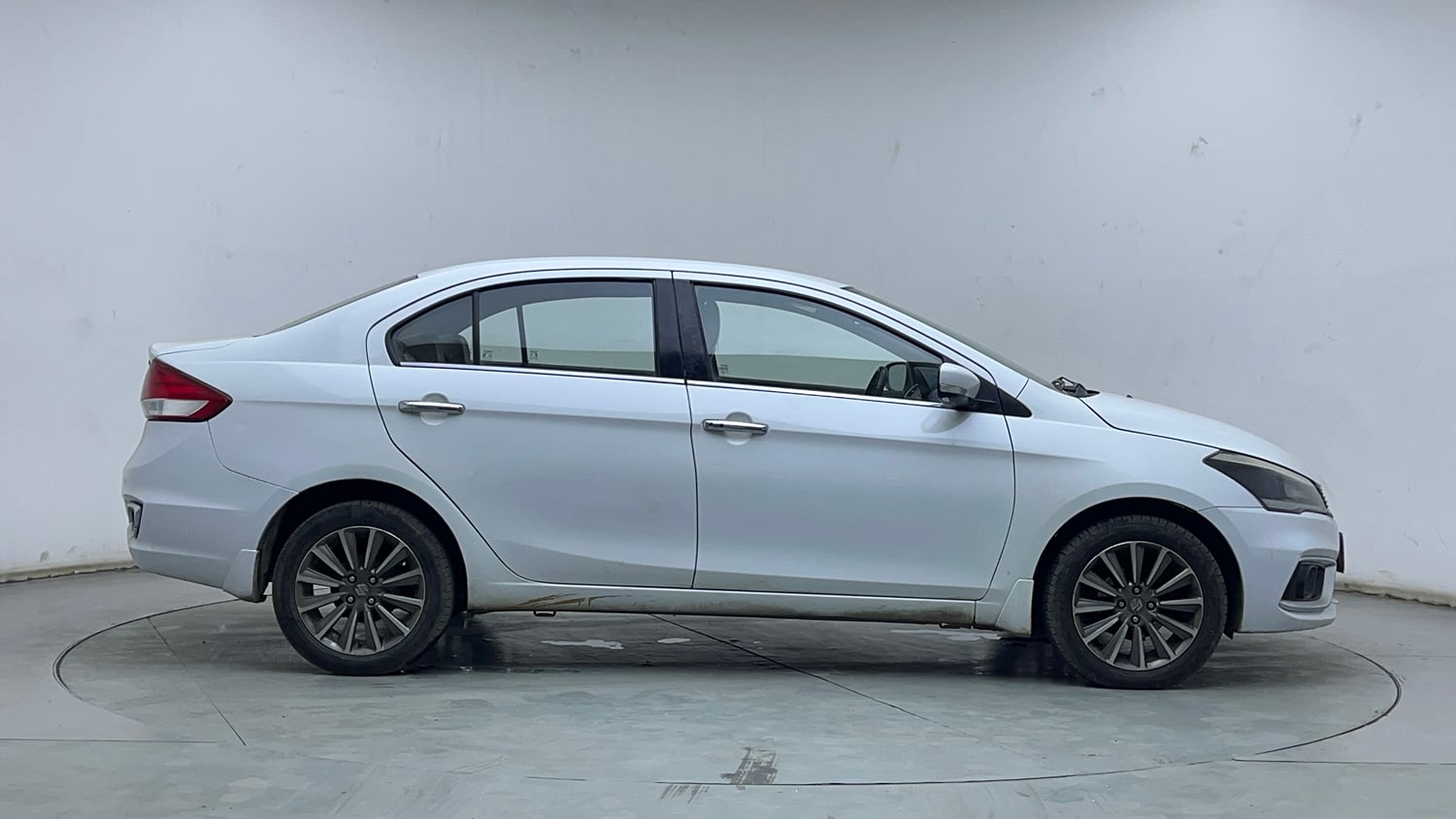 Used 2020 Maruti Suzuki Ciaz Alpha Hybrid 1.5 AT Petrol Automatic exterior RIGHT SIDE VIEW