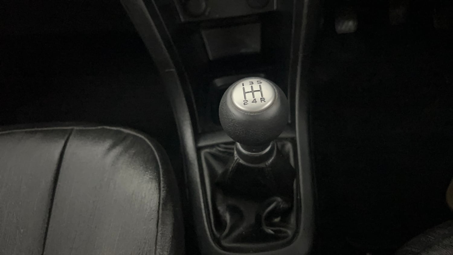 Used 2012 Maruti Suzuki Swift LXI CNG (Outside Fitted) Cng Manual interior GEAR  KNOB VIEW
