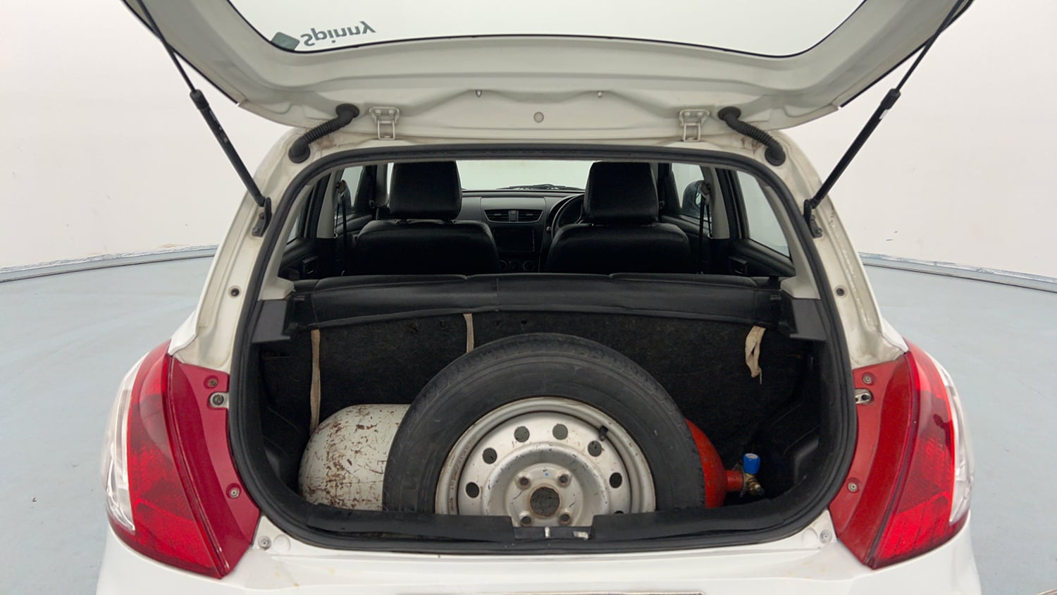 Used 2012 Maruti Suzuki Swift LXI CNG (Outside Fitted) Cng Manual interior DICKY INSIDE VIEW