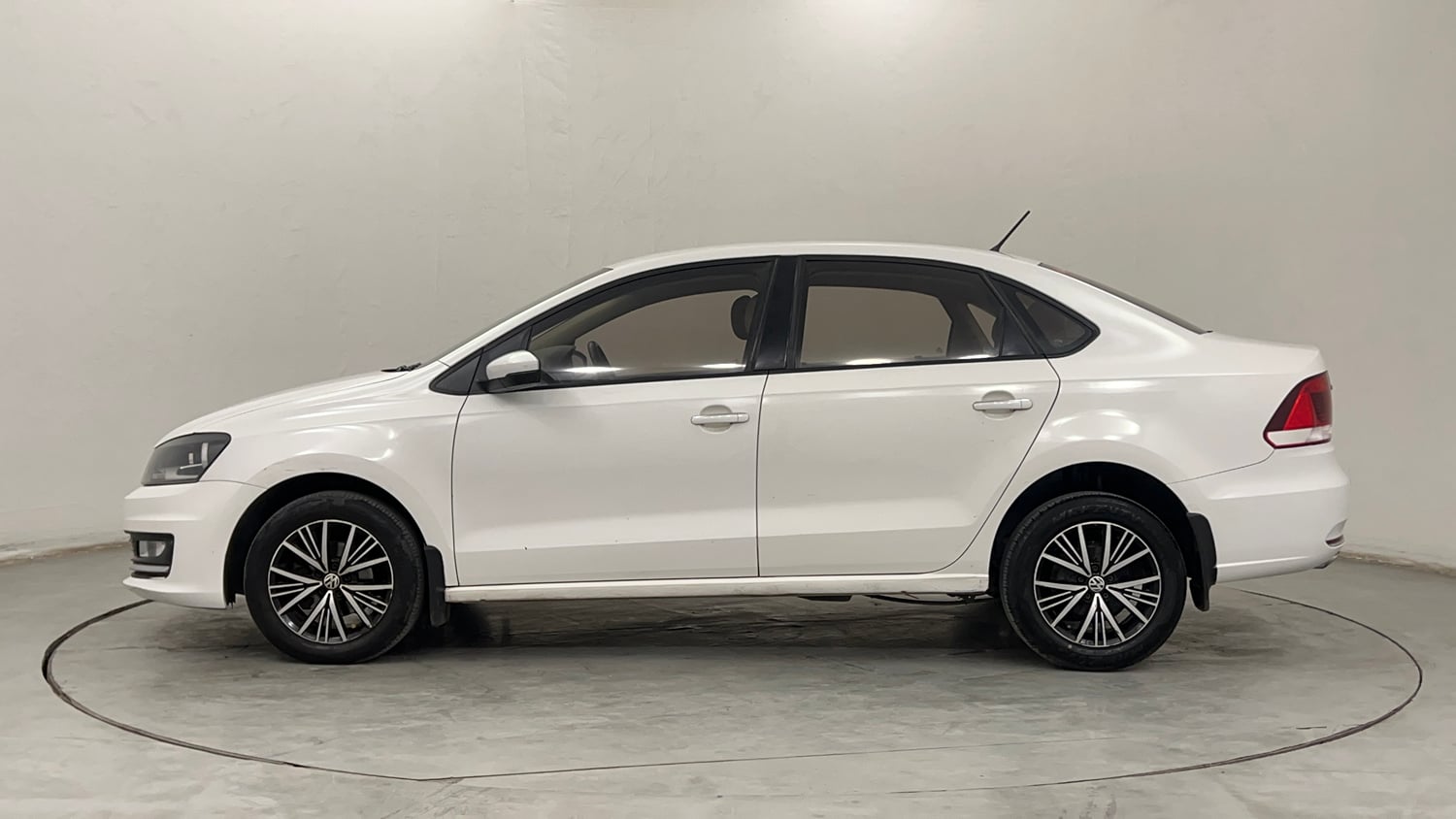 Used 2019 Volkswagen Vento Highline 1.5 (D) Diesel Manual exterior LEFT SIDE VIEW