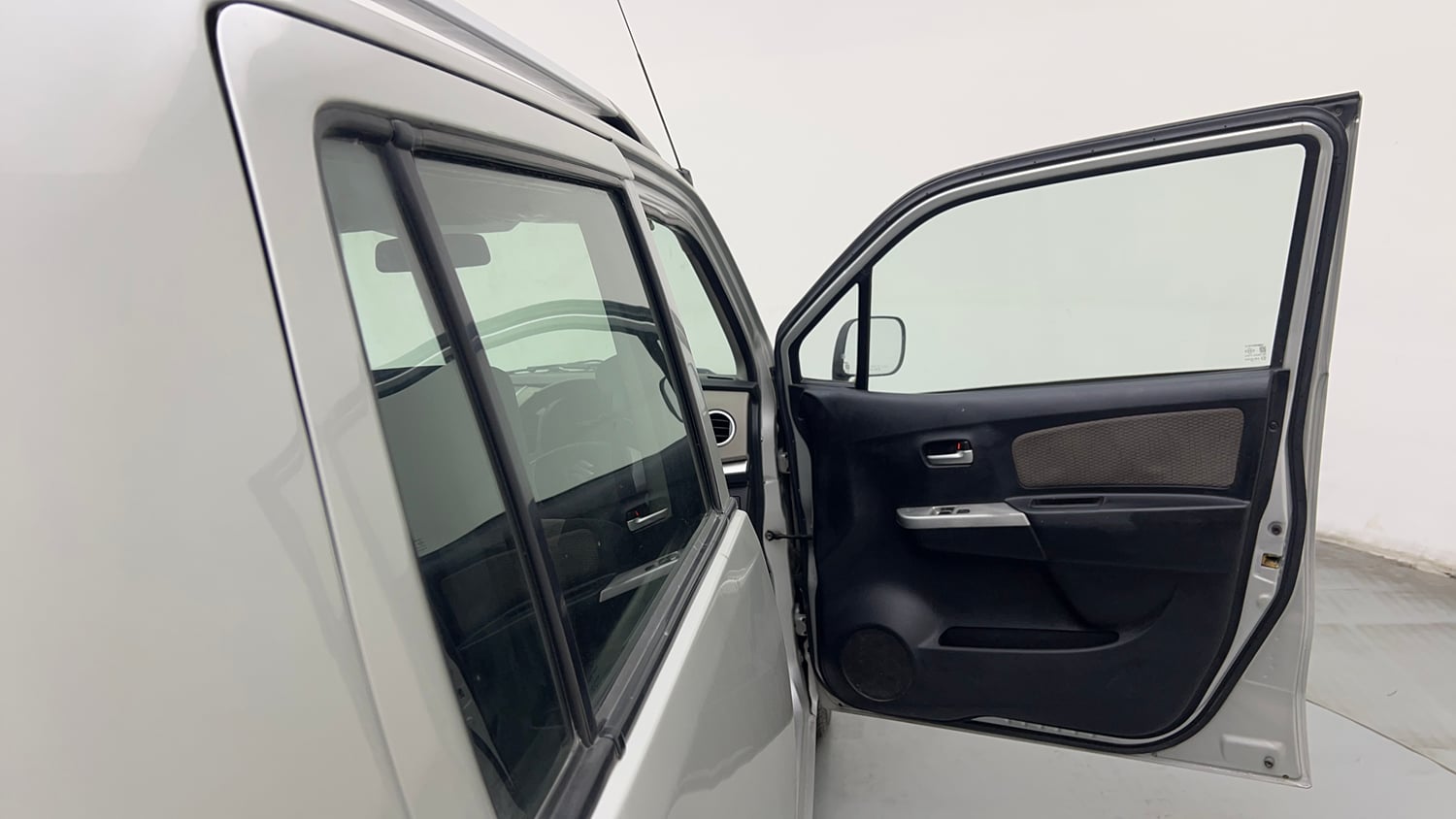 Used 2013 Maruti Suzuki Wagon R LXI Petrol Manual interior RIGHT FRONT DOOR OPEN VIEW