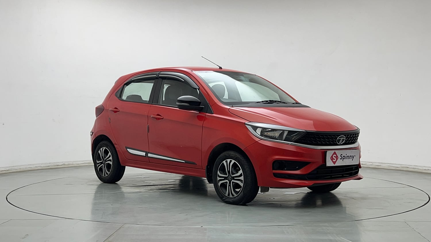 Used 2022 Tata Tiago XT Petrol Manual exterior RIGHT FRONT CORNER VIEW