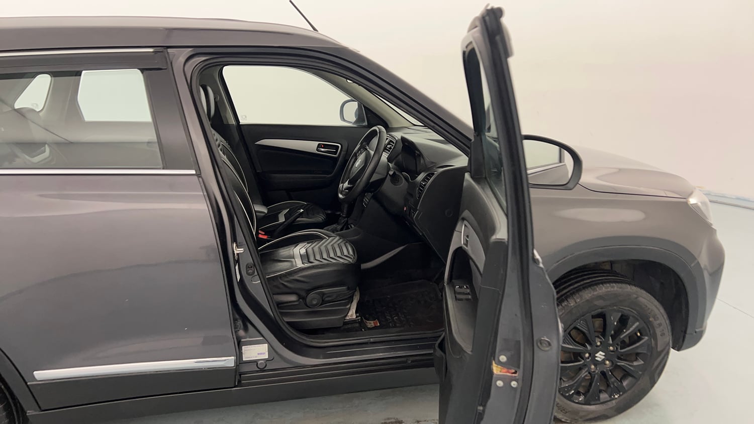 Used 2022 maruti-suzuki Vitara Brezza ZXi Petrol Manual interior RIGHT SIDE FRONT DOOR CABIN VIEW