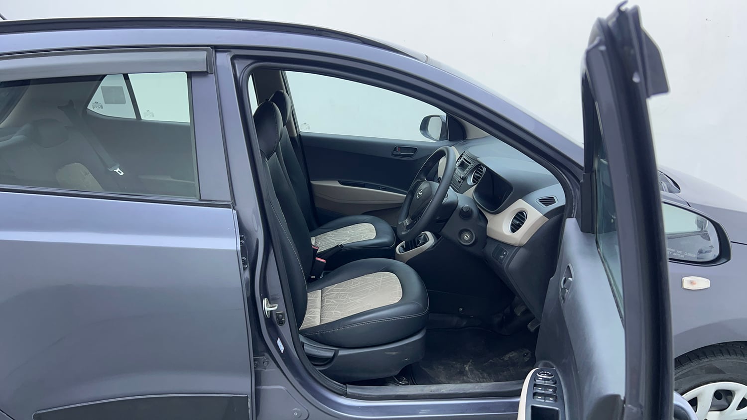 Used 2017 Hyundai Grand i10 Magna 1.2 Kappa VTVT Petrol Manual interior RIGHT SIDE FRONT DOOR CABIN VIEW