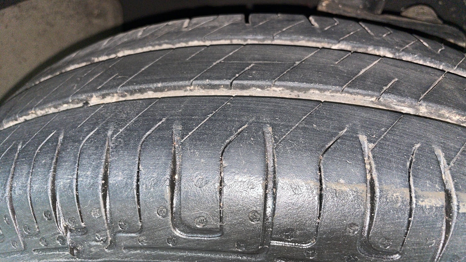 Used 2015 Maruti Suzuki Eeco 5 STR WITH A/C+HTR Petrol Manual tyres RIGHT FRONT TYRE TREAD VIEW