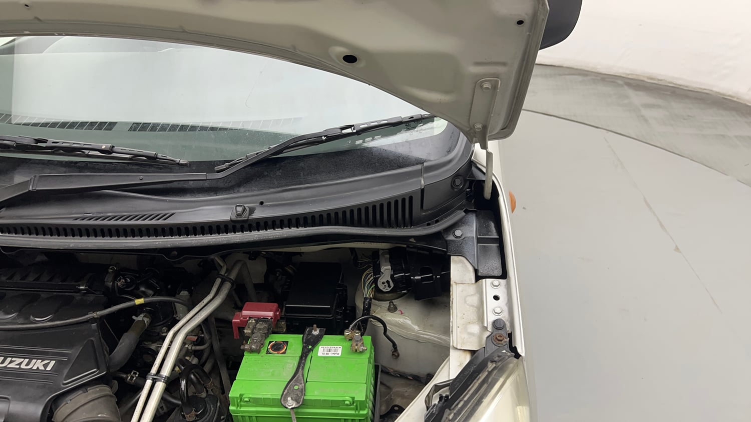 Used 2013 Maruti Suzuki Wagon R LXI Petrol Manual engine ENGINE LEFT SIDE HINGE & APRON VIEW