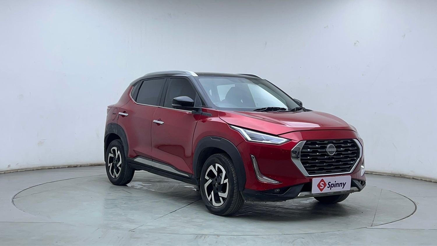 Used 2024 Nissan Magnite XV Premium Turbo CVT Dual Tone Petrol Automatic exterior RIGHT FRONT CORNER VIEW