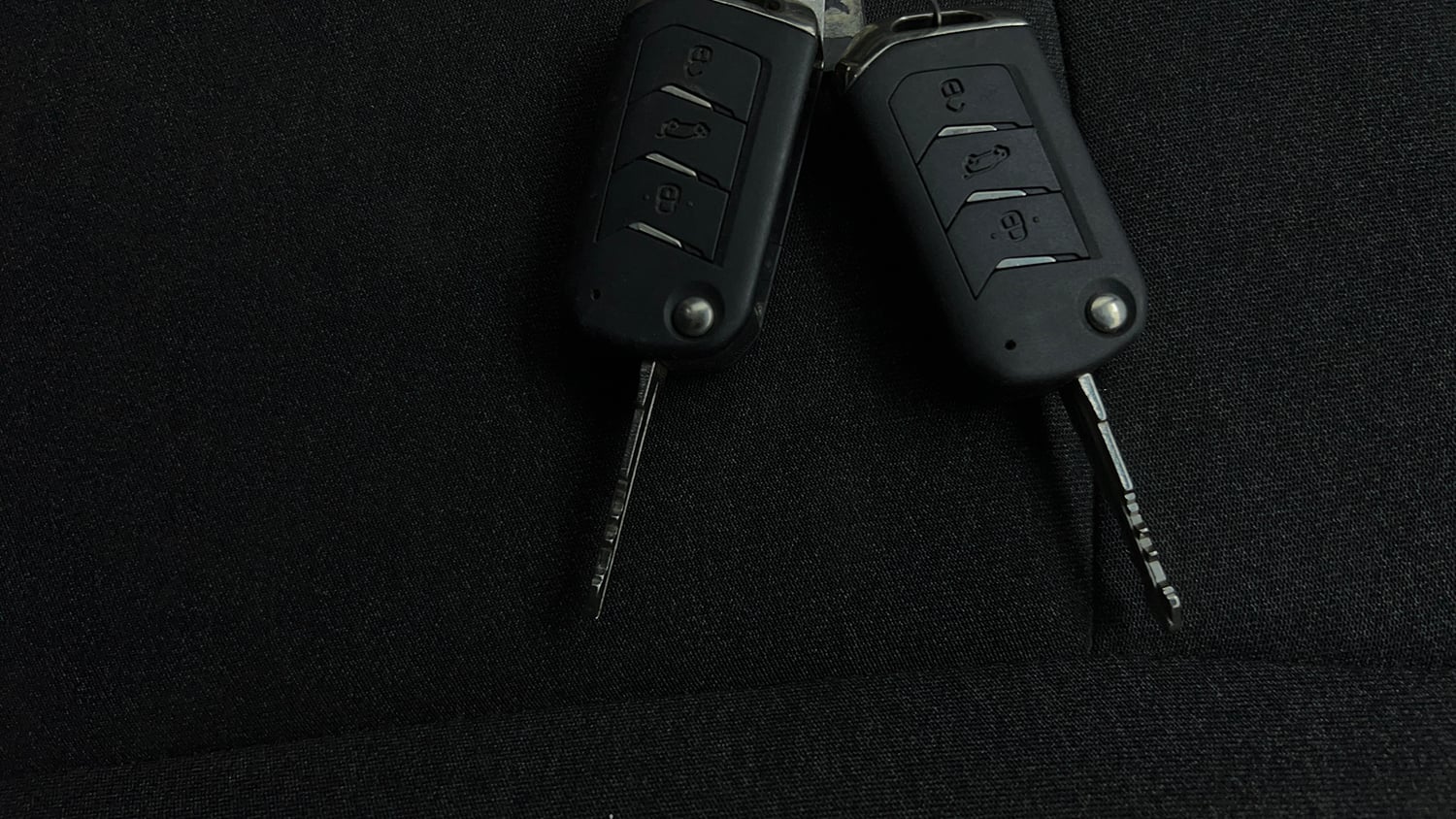 Used 2024 Mahindra XUV 3XO AX5 1.2 Petrol Petrol Manual extra CAR KEY VIEW