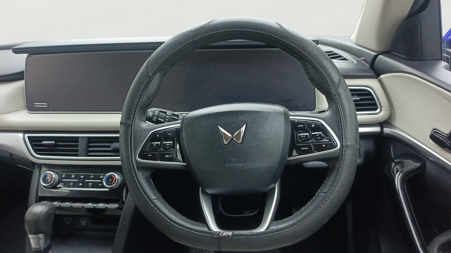 Used 2022 Mahindra XUV700 AX 7 Petrol AT 7 STR Petrol Automatic interior STEERING VIEW