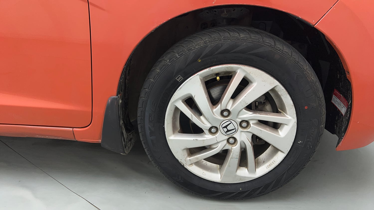 Used 2017 Honda Jazz V AT Petrol Petrol Automatic tyres RIGHT FRONT TYRE RIM VIEW