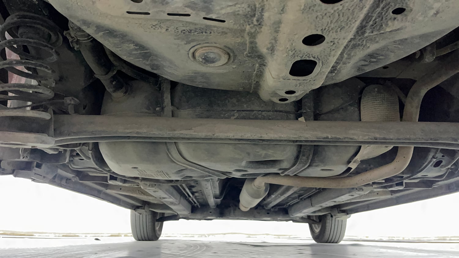 Used 2014 Maruti Suzuki Swift ZXi Petrol Manual extra REAR UNDERBODY VIEW (TAKEN FROM REAR)