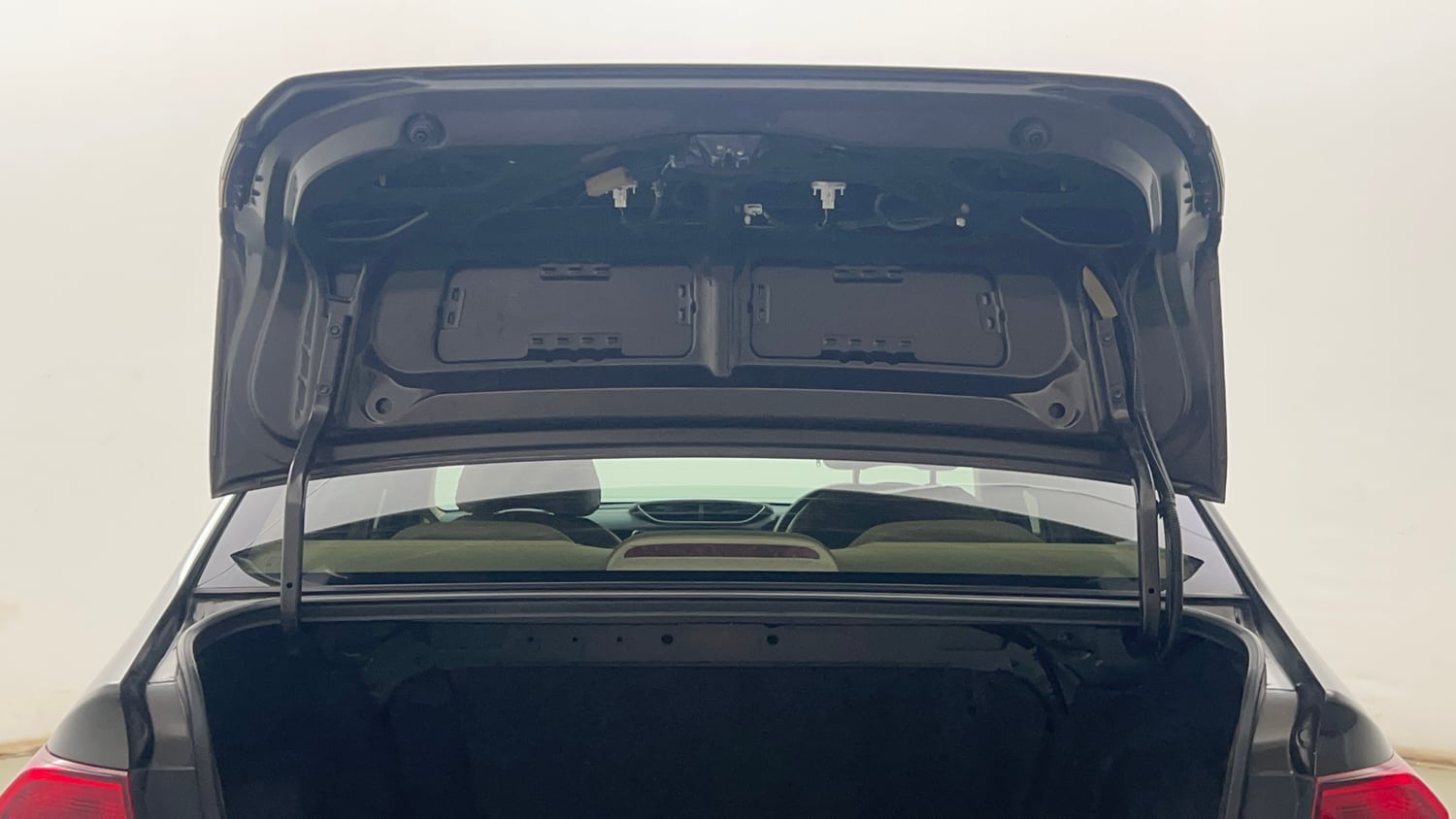 Used 2018 Honda Amaze 1.2 VX MT Petrol Petrol Manual interior DICKY DOOR OPEN VIEW