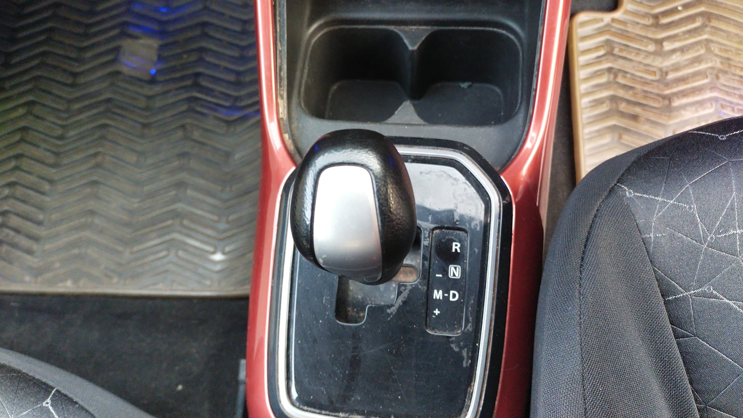 Used 2017 Maruti Suzuki Ignis Zeta 1.2 AMT Petrol Automatic interior GEAR  KNOB VIEW