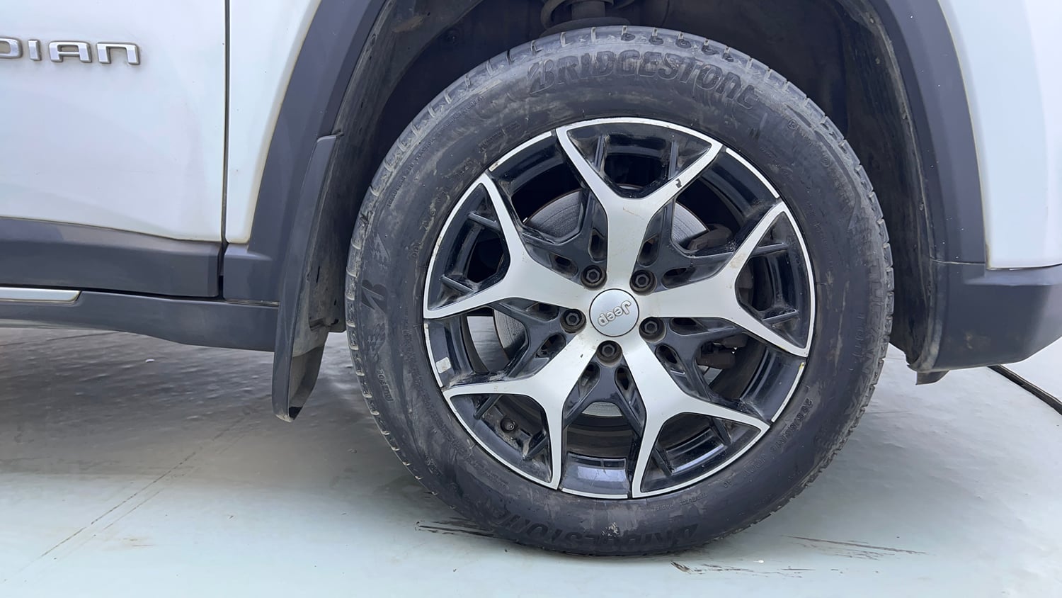 Used 2022 Jeep Meridian Limited (O) 4X2 AT Diesel Automatic tyres RIGHT FRONT TYRE RIM VIEW