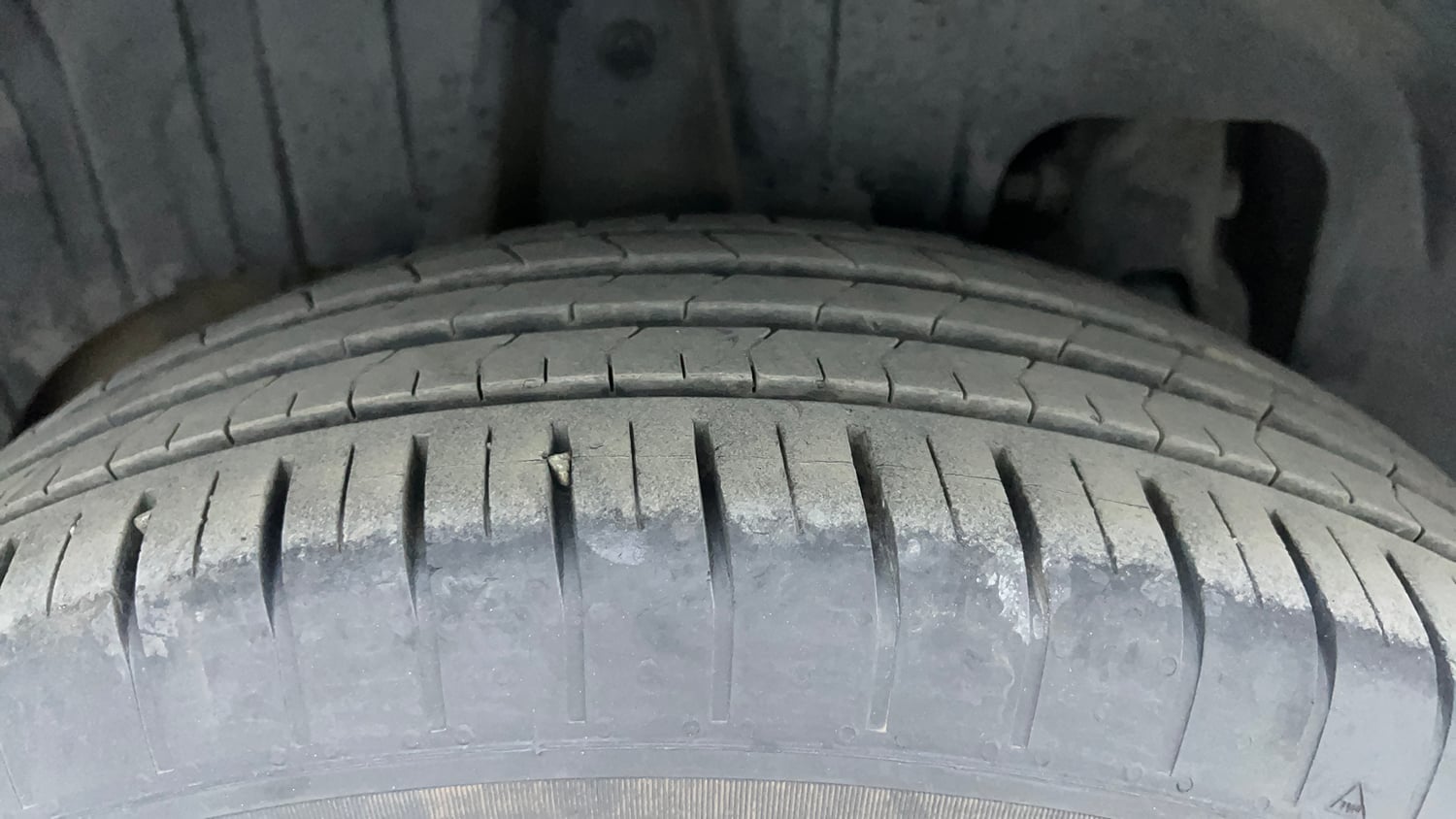 Used 2021 Mahindra XUV 300 W6 1.2 Petrol Petrol Manual tyres RIGHT REAR TYRE TREAD VIEW
