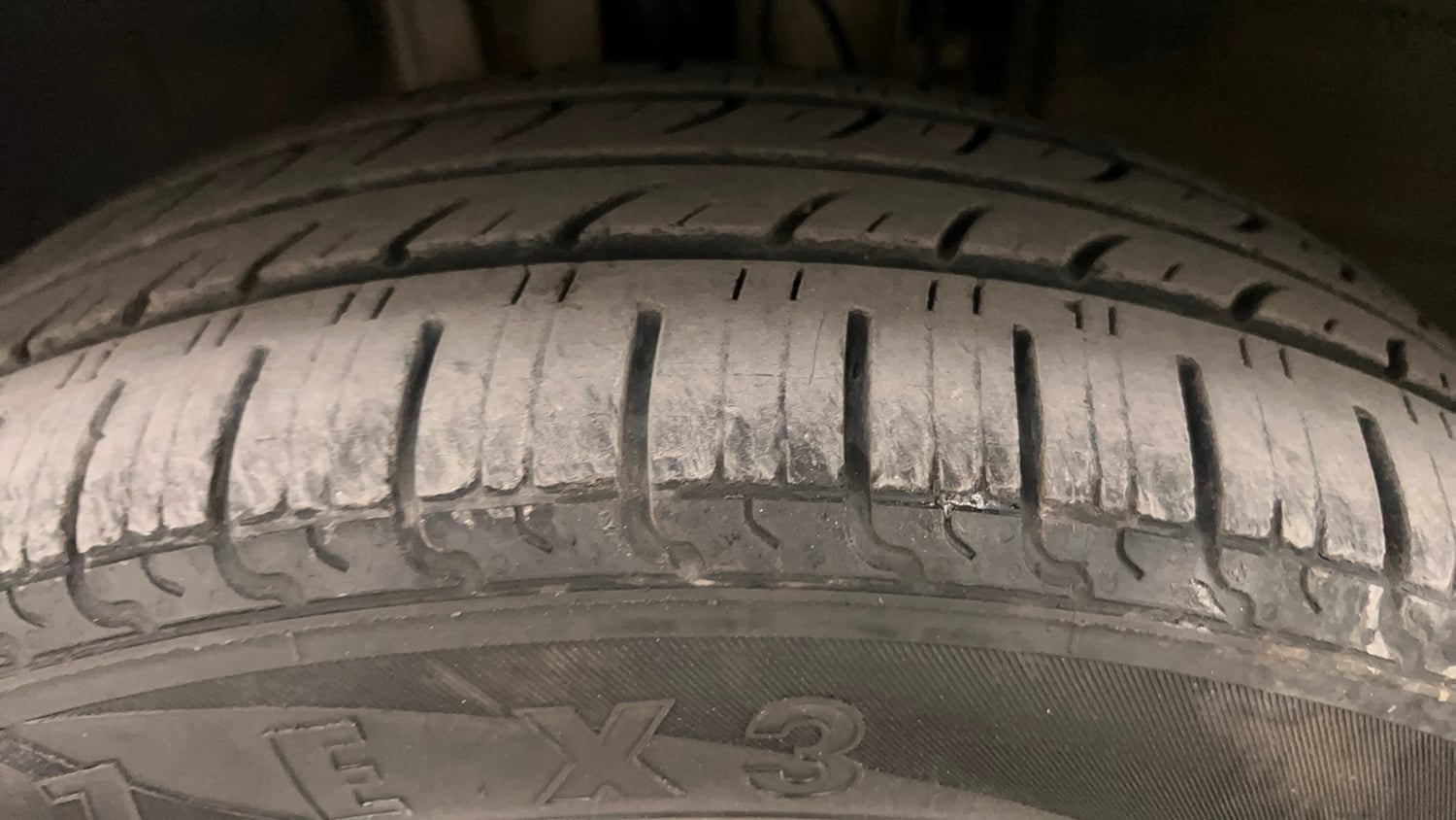Used 2022 Renault Triber RXZ Petrol Manual tyres LEFT FRONT TYRE TREAD VIEW