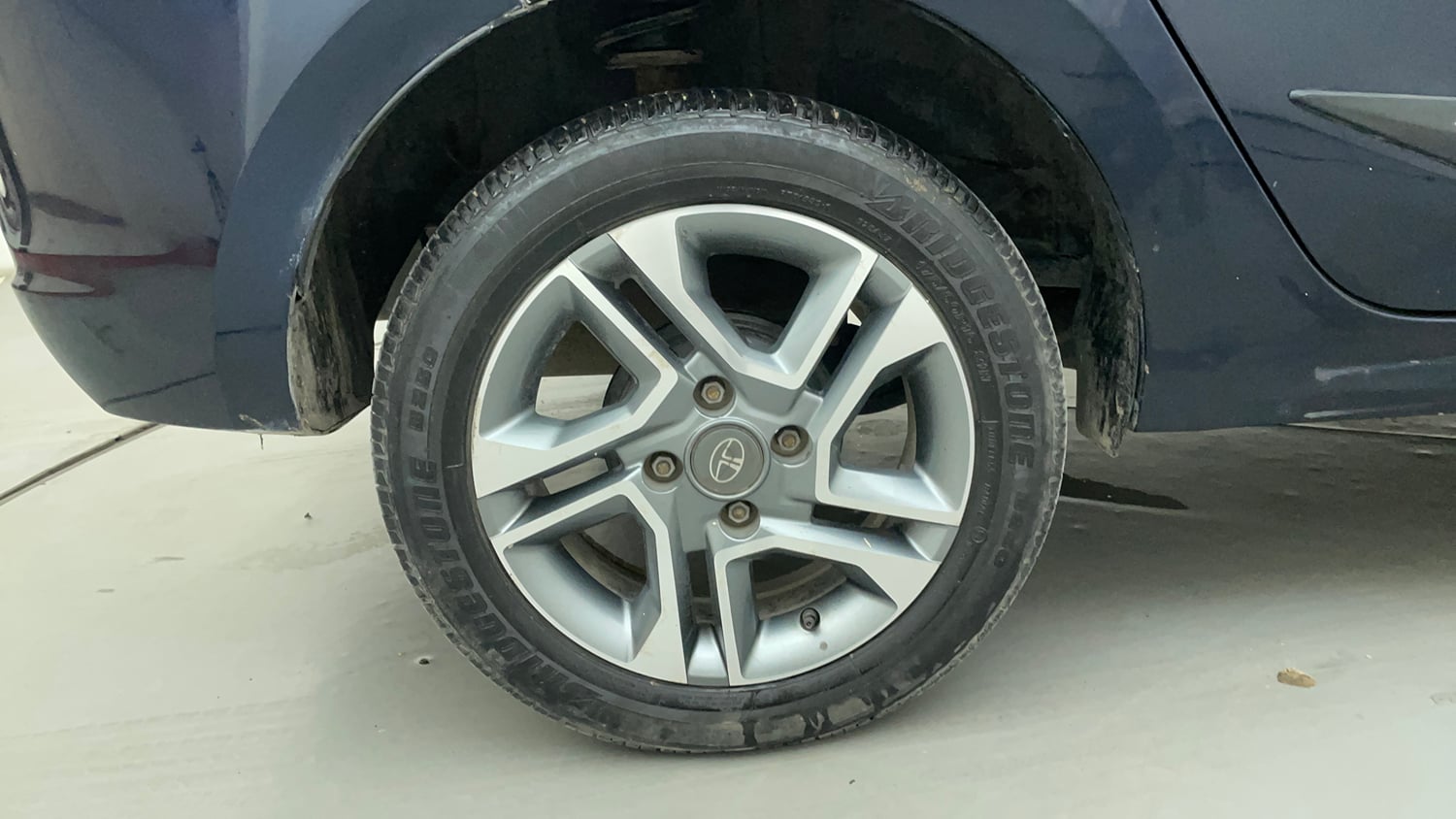 Used 2022 Tata Tigor XZ Plus Petrol Manual tyres RIGHT REAR TYRE RIM VIEW