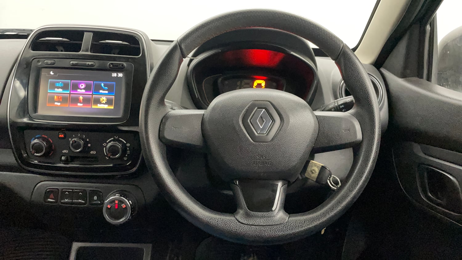 Used 2018 Renault Kwid 1.0 RXT AMT Opt Petrol Automatic interior STEERING VIEW