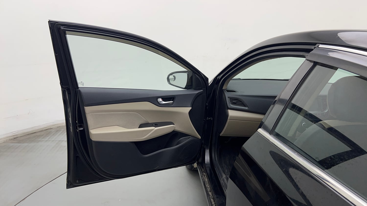 Used 2018 Hyundai Verna SX (O) 1.6 VTVT AT Petrol Automatic interior LEFT FRONT DOOR OPEN VIEW