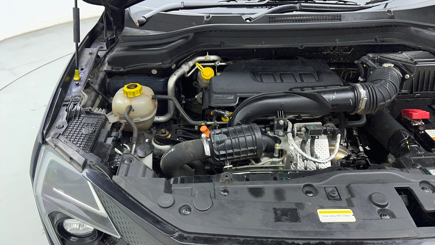 Used 2024 Mahindra XUV 3XO AX5L 1.2 Petrol Petrol Manual engine ENGINE RIGHT SIDE VIEW