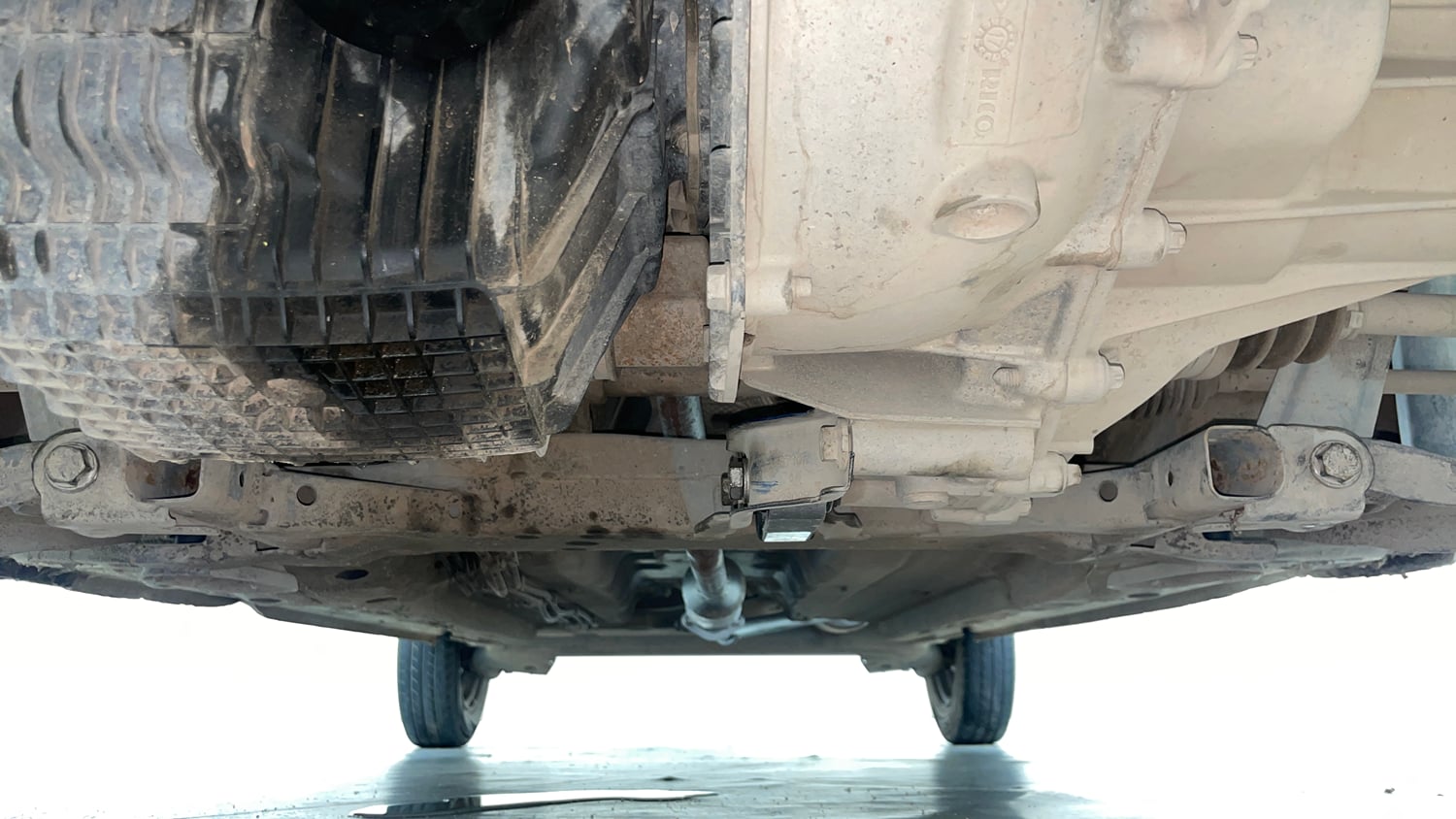 Used 2018 Renault Kwid 1.0 RXT AMT Opt Petrol Automatic extra FRONT LEFT UNDERBODY VIEW