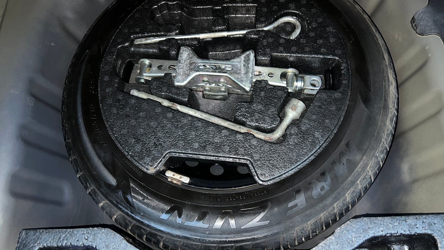 Used 2019 Maruti Suzuki Ciaz Sigma Hybrid 1.5 Petrol Manual tyres SPARE TYRE VIEW