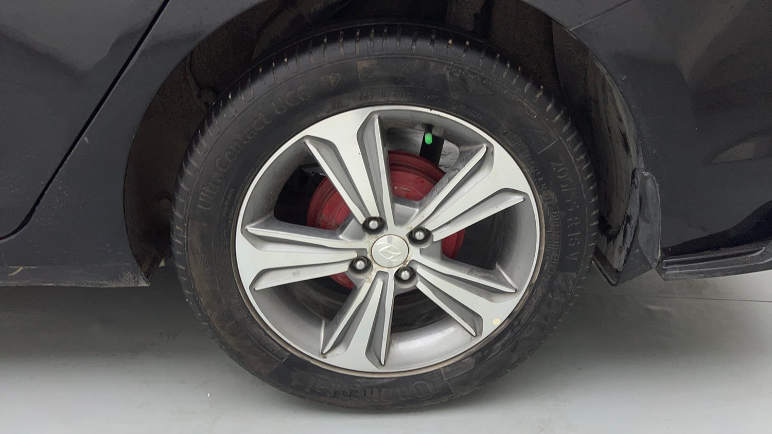 Used 2018 Hyundai Verna SX (O) 1.6 VTVT AT Petrol Automatic tyres LEFT REAR TYRE RIM VIEW