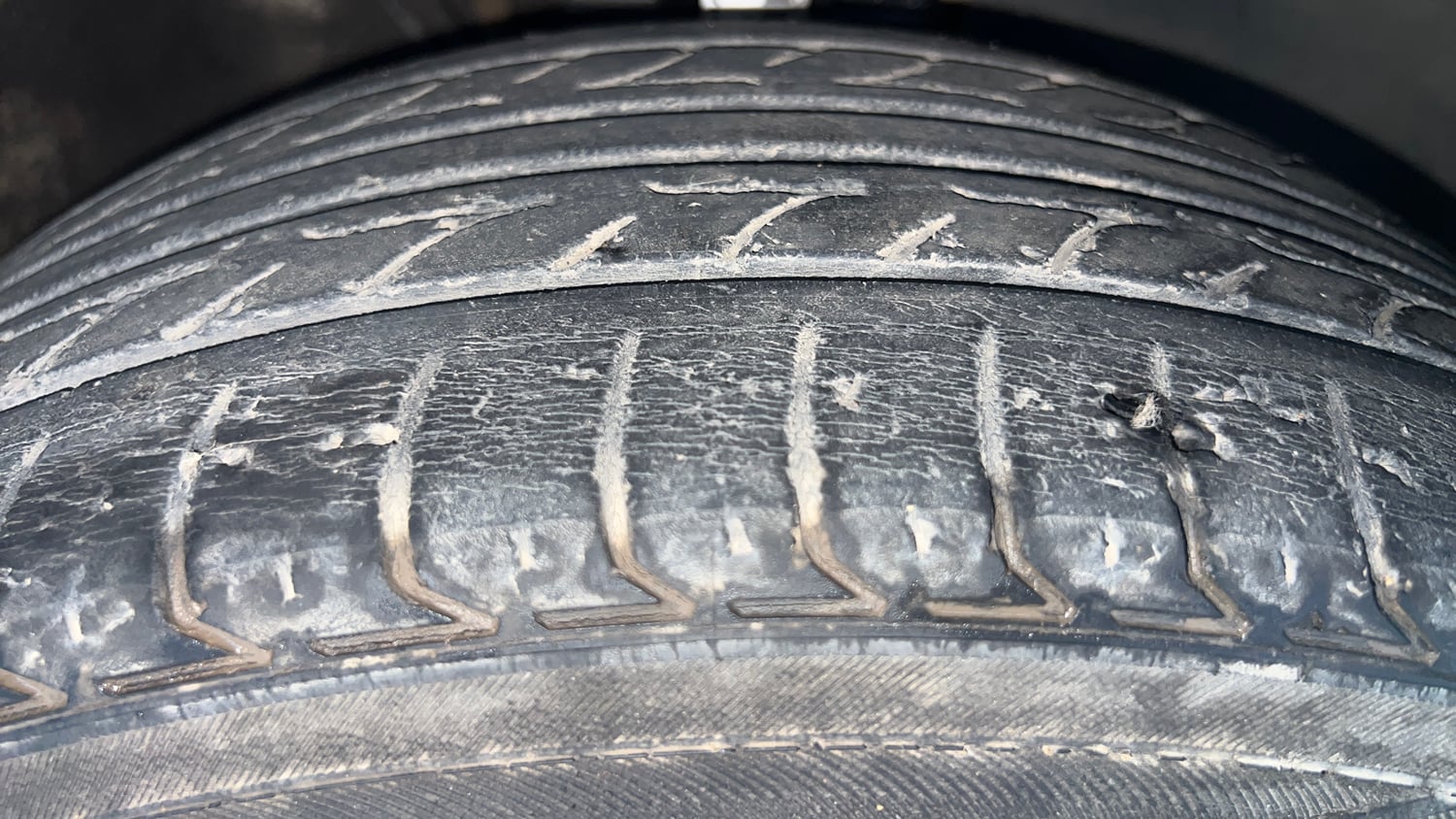 Used 2014 Volkswagen Vento Highline Petrol Petrol Manual tyres RIGHT FRONT TYRE TREAD VIEW