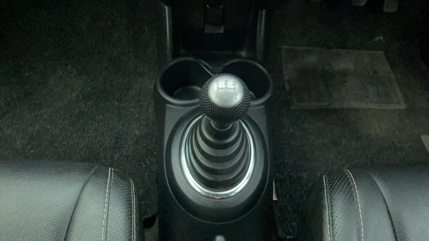 Used 2014 Honda Brio S MT Petrol Manual interior GEAR  KNOB VIEW