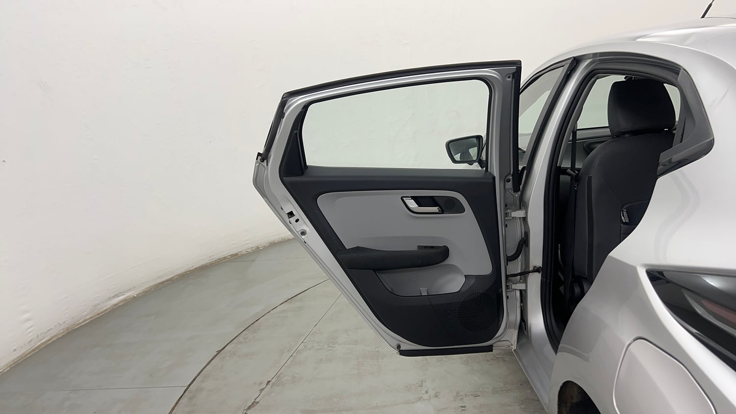 Used 2020 Tata Altroz XZ Petrol Petrol Manual interior LEFT REAR DOOR OPEN VIEW