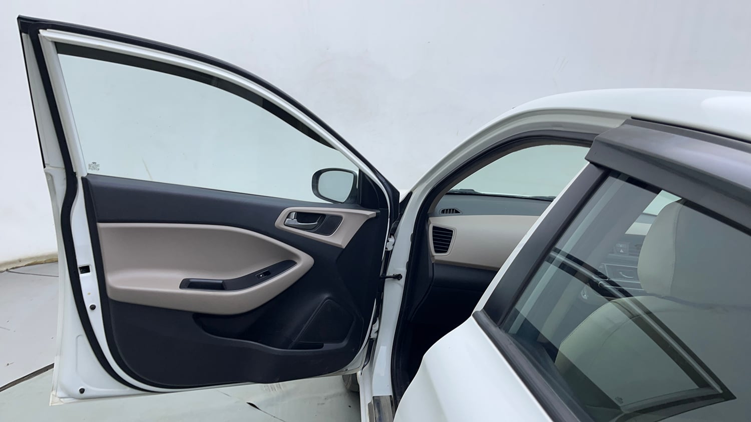 Used 2015 Hyundai Elite i20 Magna 1.2 Petrol Manual interior LEFT FRONT DOOR OPEN VIEW