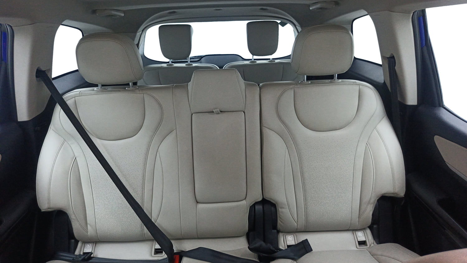 Used 2022 Mahindra XUV700 AX 7 Petrol AT 7 STR Petrol Automatic interior REAR SEAT CONDITION VIEW
