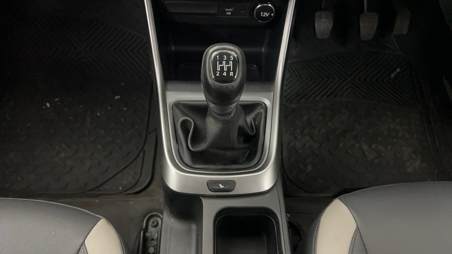 Used 2020 Tata Altroz XZ Petrol Petrol Manual interior GEAR  KNOB VIEW